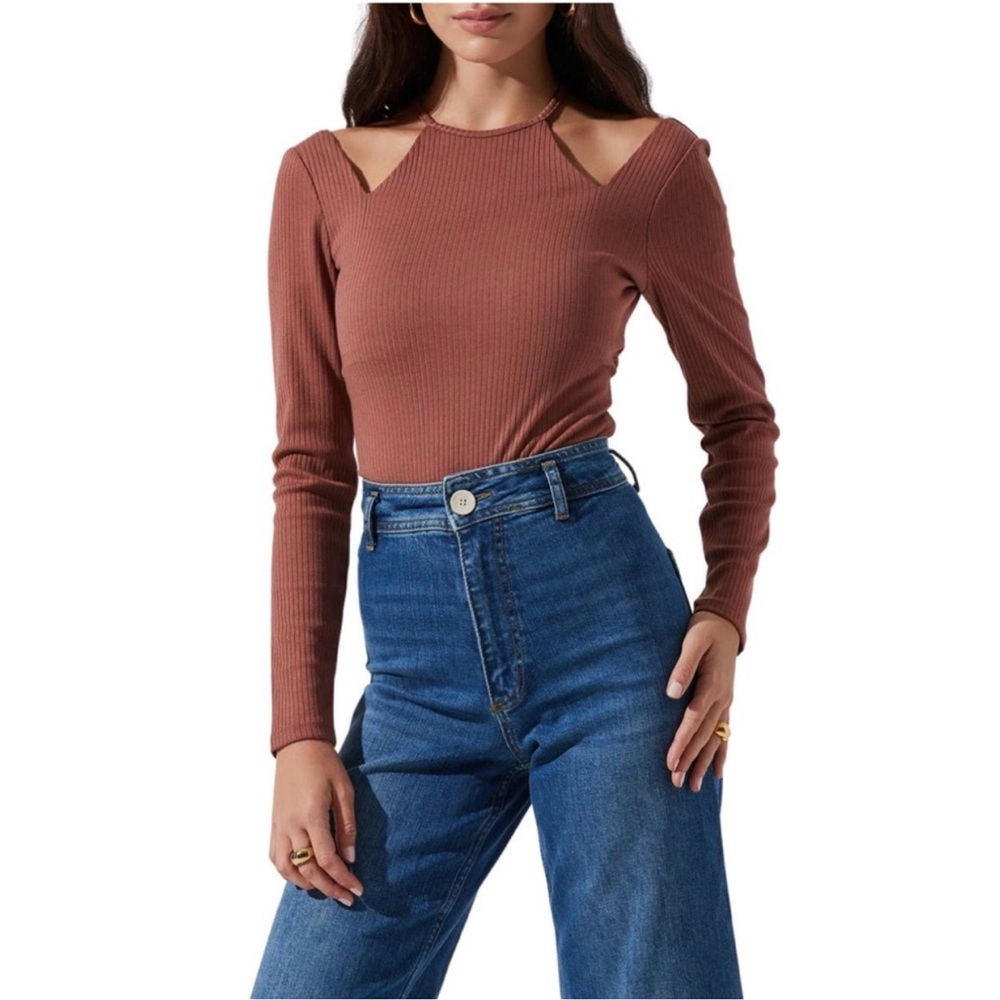 ASTR Cutout Ribbed Long-Sleeve Bodysuit in Rust